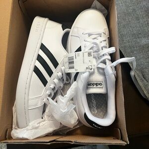 Adidas Grand Court Sneaks